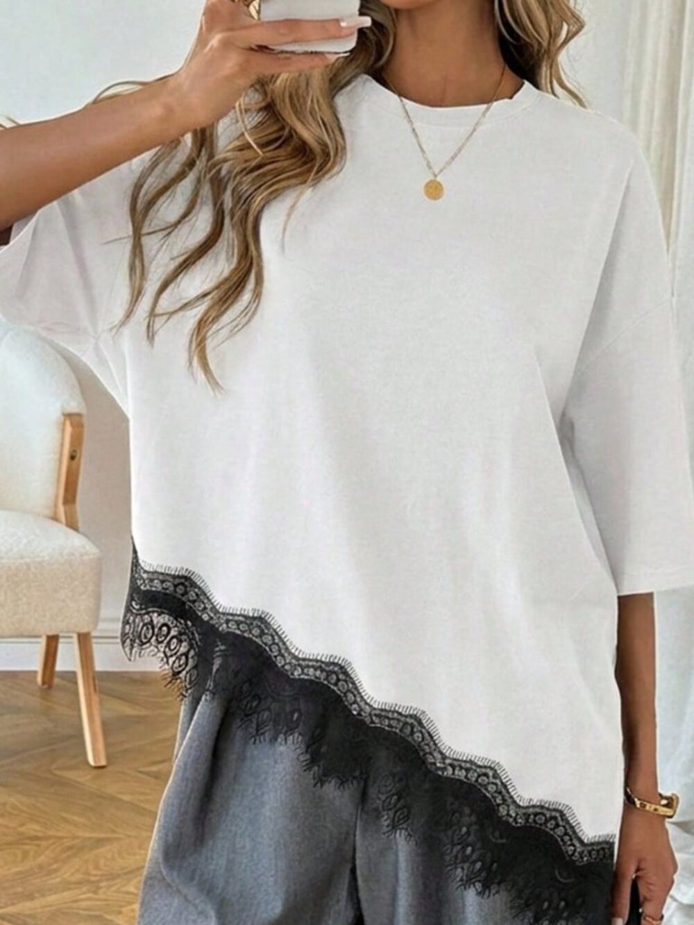 Black And White Casual Women's Asymmetrical Hem Lace Patchwork T-Shirt